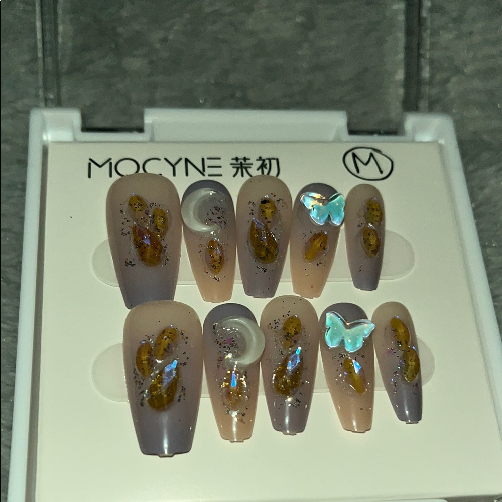MOCYNE Neutral Press-On Nails with Gold Foil & 3D Accents